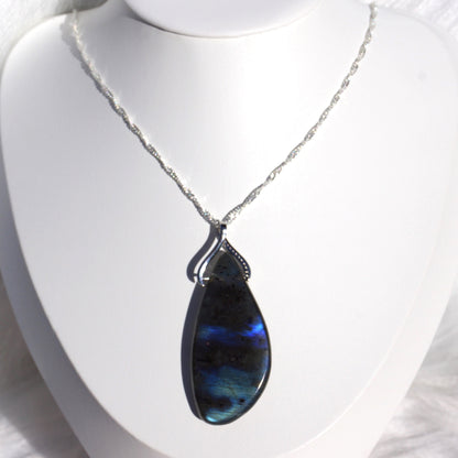 Hight Quality Labradorite Pendant – Transformation & Intuition #4