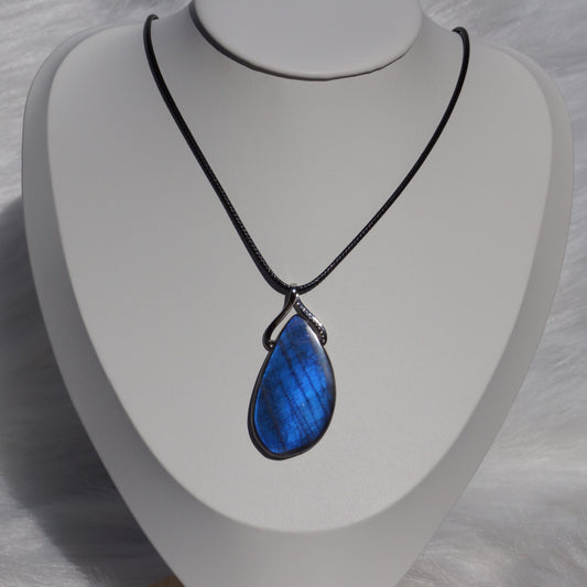 Hight Quality Labradorite Pendant – Transformation & Intuition #1
