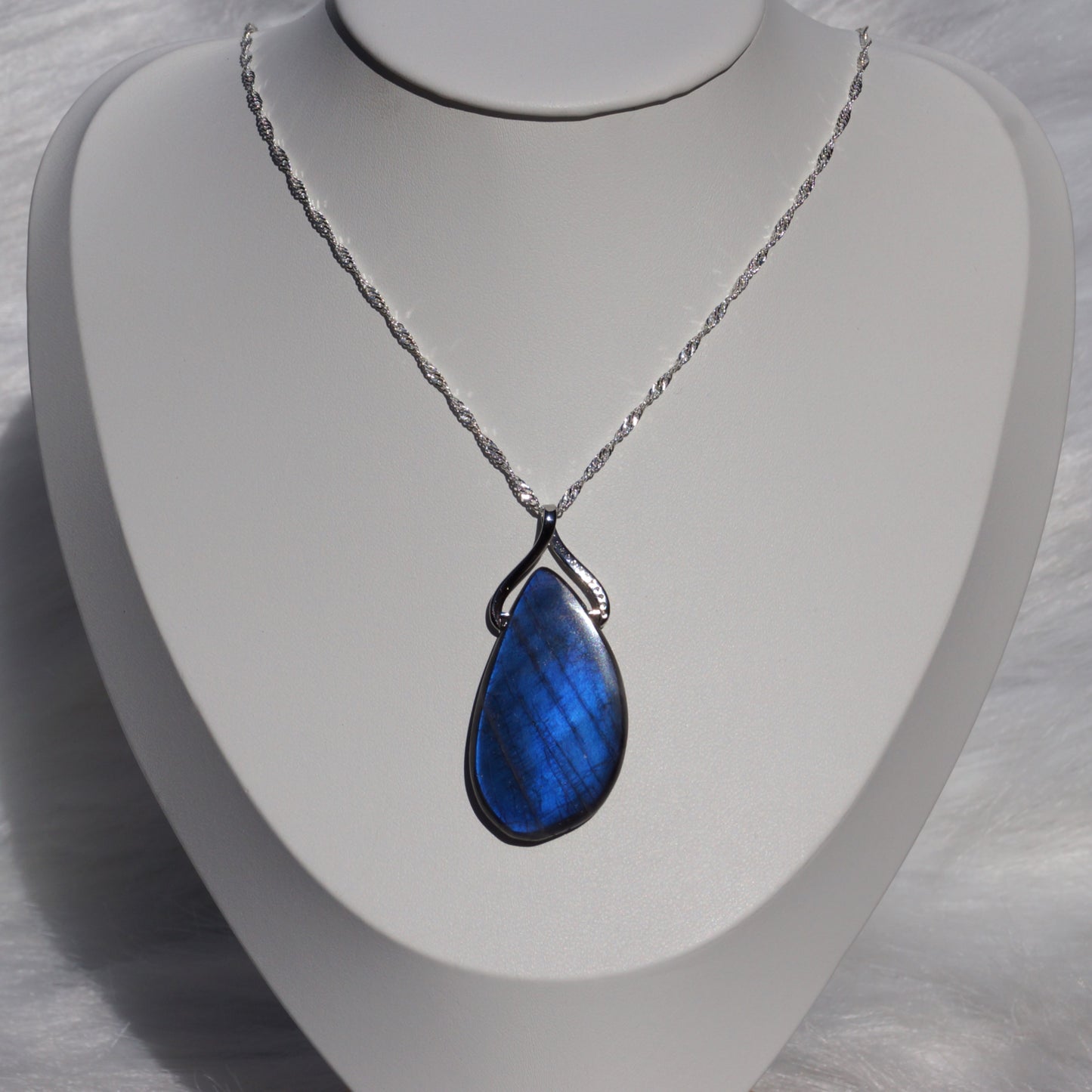 Hight Quality Labradorite Pendant – Transformation & Intuition #1