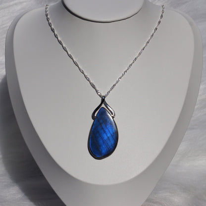 Hight Quality Labradorite Pendant – Transformation & Intuition #1