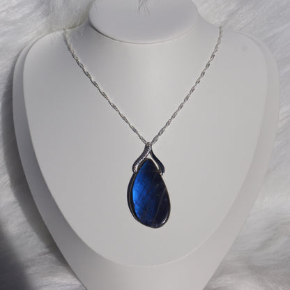 Hight Quality Labradorite Pendant – Transformation & Intuition #1