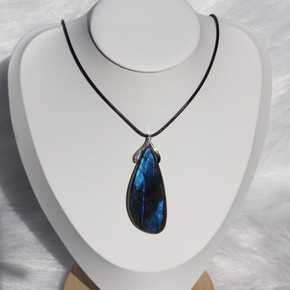 Hight Quality Labradorite Pendant – Transformation & Intuition #2