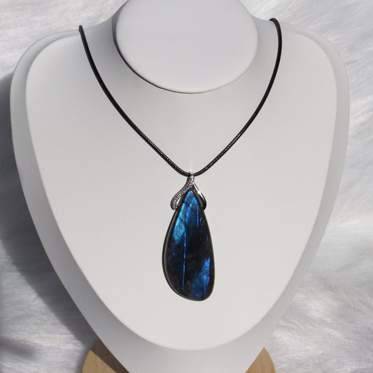 Hight Quality Labradorite Pendant – Transformation & Intuition #2