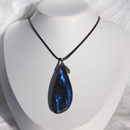 Hight Quality Labradorite Pendant – Transformation & Intuition #2