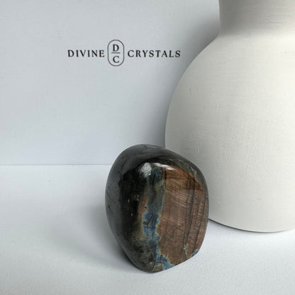 Labradorite Freeform – Protection & Transformation