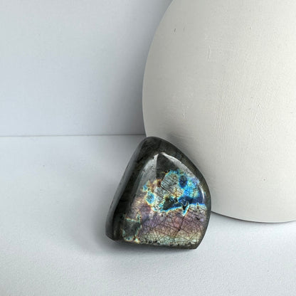 Labradorite Freeform – Protection & Transformation