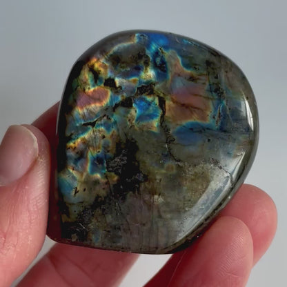 Labradorite Freeform – Protection & Transformation