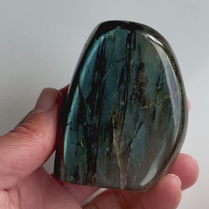 Labradorite Freeform – Protection & Transformation