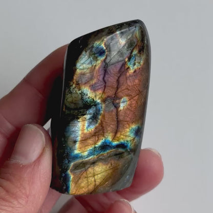 Labradorite Freeform – Protection & Transformation