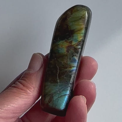 Labradorite Freeform – Protection & Transformation