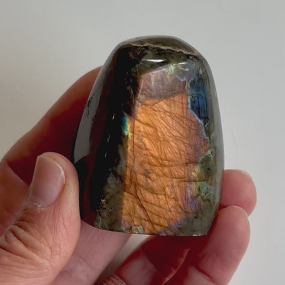 Labradorite Freeform – Protection & Transformation